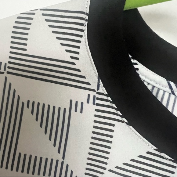 Belle Vere short sleeve blouse wrinkle resistant - Picture 2 of 5